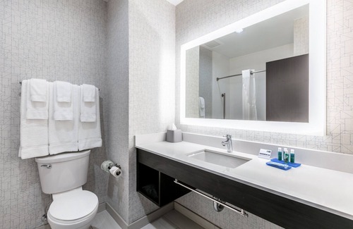Jersey City Hotel | Holiday Inn Express & Suites Jersey City North - Hoboken by IHG