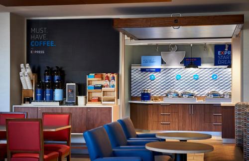 Pflugerville Hotel | Holiday Inn Express & Suites Austin North - Pflugerville by IHG
