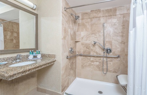 Midway-Pacific Highway Hotel | Holiday Inn Express San Diego - SeaWorld Area by IHG