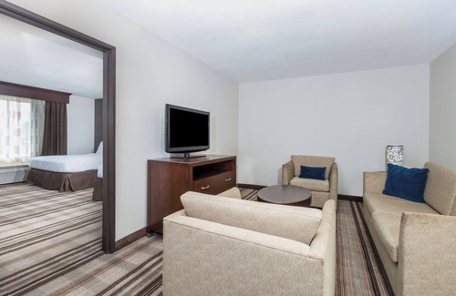 Midway-Pacific Highway Hotel | Holiday Inn Express San Diego - SeaWorld Area by IHG