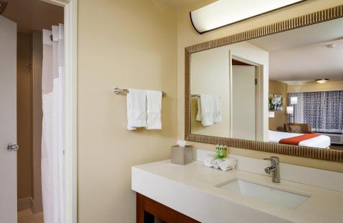 Simi Valley Hotel | Holiday Inn Express Simi Valley by IHG