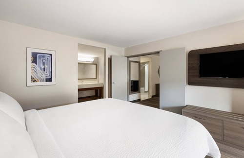 Simi Valley Hotel | Holiday Inn Express Simi Valley by IHG