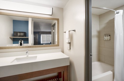 Simi Valley Hotel | Holiday Inn Express Simi Valley by IHG