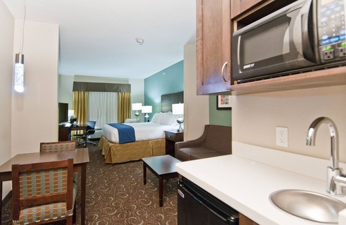 San Antonio Hotel | Holiday Inn Express & Suites San Antonio SE By At&t Center by IHG