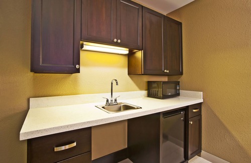 Springfield Hotel | Holiday Inn Express & Suites Springfield - Dayton Area by IHG