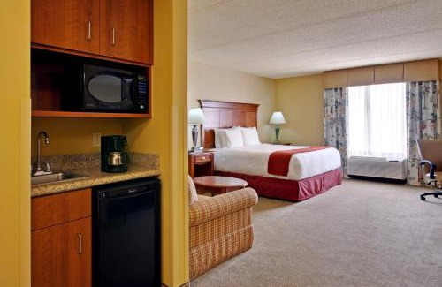 Bloomington Hotel | Holiday Inn Express & Suites Bloomington by IHG