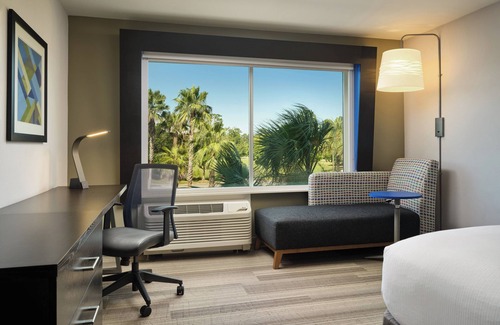 Brunswick Hotel | Holiday Inn Express & Suites Brunswick by IHG
