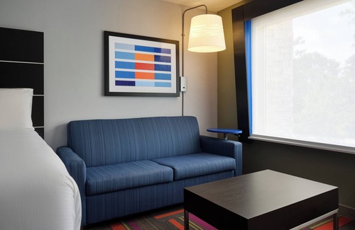 Brunswick Hotel | Holiday Inn Express & Suites Brunswick by IHG