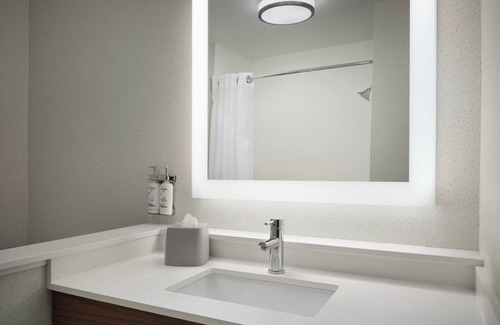 Brunswick Hotel | Holiday Inn Express & Suites Brunswick by IHG