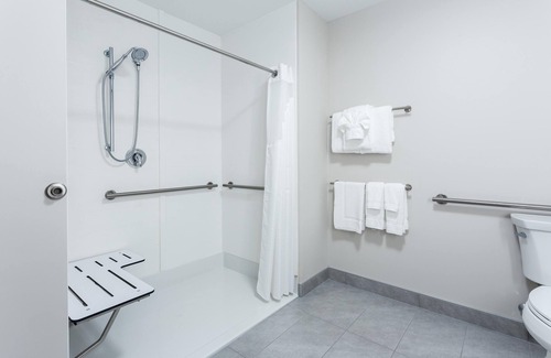 Rice Lake Hotel | Holiday Inn Express & Suites Rice Lake by IHG