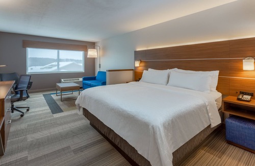 Rice Lake Hotel | Holiday Inn Express & Suites Rice Lake by IHG