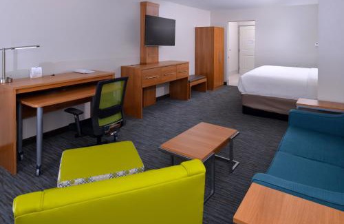 Lexington Hotel | Holiday Inn Express & Suites Lexington Midtown - I-75 by IHG