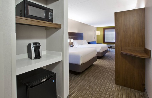 Manchester Hotel | Holiday Inn Express & Suites Manchester by IHG