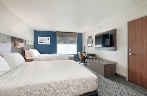 New Berlin Hotel | Holiday Inn Express & Suites New Berlin by IHG