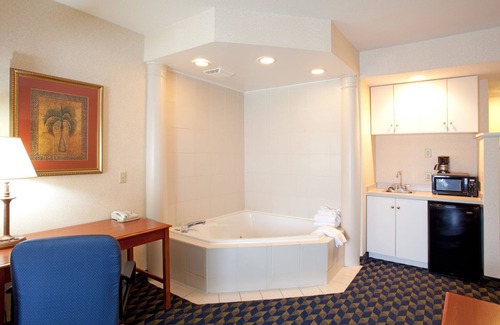 Orangeburg Hotel | Holiday Inn Express & Suites Orangeburg by IHG
