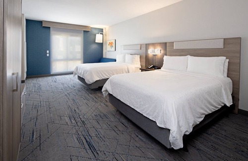 Valencia Hotel | Holiday Inn Express & Suites Valencia - Santa Clarita by IHG