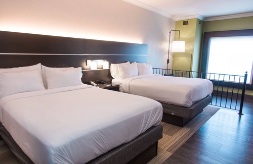 Columbia Hotel | Holiday Inn Express & Suites Columbia-Fort Jackson by IHG