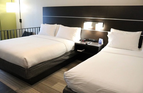 Columbia Hotel | Holiday Inn Express & Suites Columbia-Fort Jackson by IHG