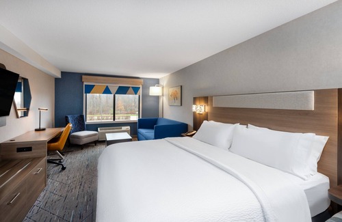 Wadsworth Hotel | Holiday Inn Express & Suites Wadsworth by IHG