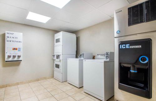 Newtonville Hotel | Holiday Inn Express & Suites - Albany Airport - Wolf Road by IHG