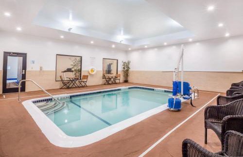 Newtonville Hotel | Holiday Inn Express & Suites - Albany Airport - Wolf Road by IHG