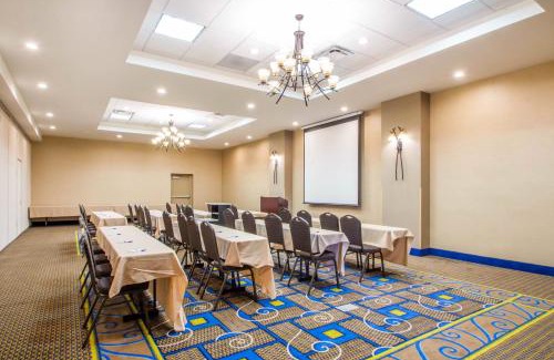Newtonville Hotel | Holiday Inn Express & Suites - Albany Airport - Wolf Road by IHG