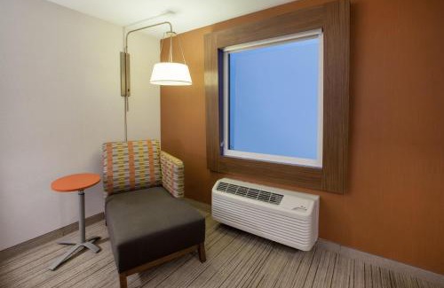 Georgian Acres Hotel | Holiday Inn Express & Suites Austin North Central by IHG