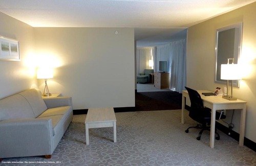 Durham Region Hotel | Holiday Inn Express & Suites Oshawa Downtown - Toronto Area by IHG