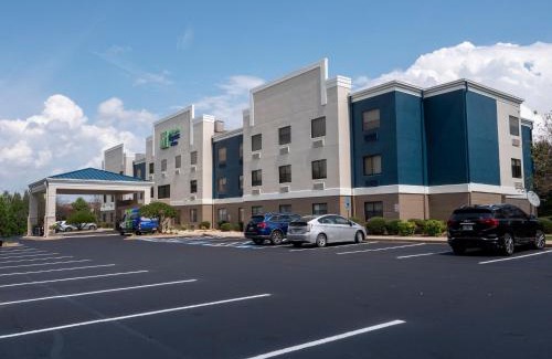 Greenville - Spartanburg Hotel | Holiday Inn Express & Suites Greenville Airport i85 by IHG