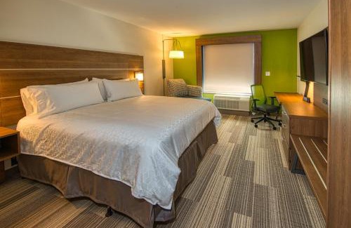 Downtown Omaha Hotel | Holiday Inn Express & Suites Omaha Downtown Old Market by IHG