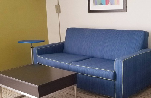 Troy Hotel | Holiday Inn Express & Suites Troy by IHG