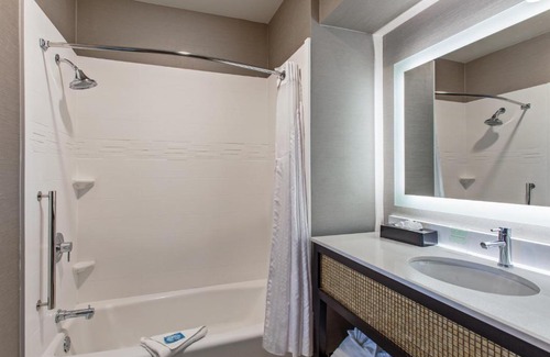 Anaheim Resort Hotel | Holiday Inn Express & Suites Anaheim Resort Area by IHG