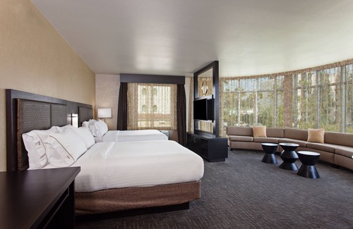 Anaheim Resort Hotel | Holiday Inn Express & Suites Anaheim Resort Area by IHG