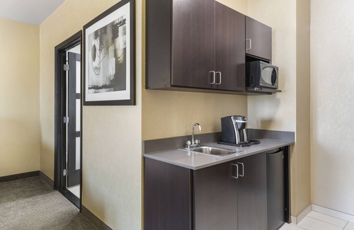 Anaheim Resort Hotel | Holiday Inn Express & Suites Anaheim Resort Area by IHG