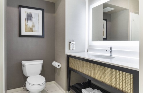 Anaheim Resort Hotel | Holiday Inn Express & Suites Anaheim Resort Area by IHG
