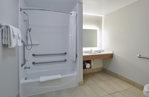 El Paso Hotel | Holiday Inn Express & Suites El Paso - Sunland Park Area by IHG