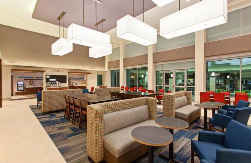 Braeswood Place Hotel | Holiday Inn Express & Suites Houston S - Medical Ctr Area by IHG