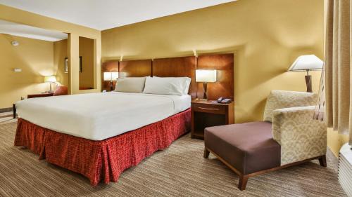 Houston Hotel | Holiday Inn Express & Suites Houston South - Near Pearland by IHG