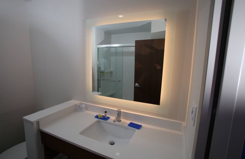 Highlands Hotel | Holiday Inn Express & Suites Lincoln Airport by IHG