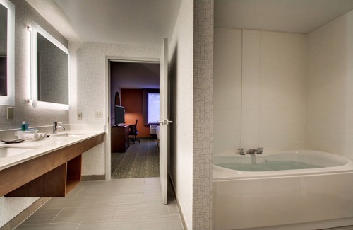 Lincoln Hotel | Holiday Inn Express & Suites Lincoln East - White Mountains by IHG