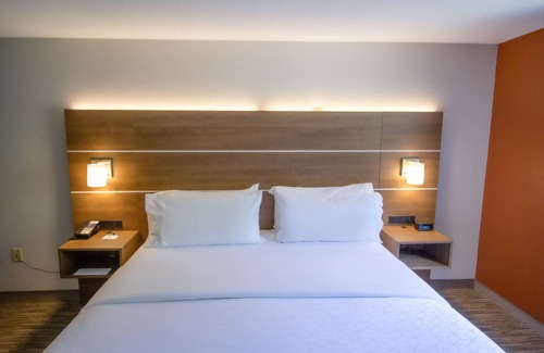 Lincoln Hotel | Holiday Inn Express & Suites Lincoln East - White Mountains by IHG