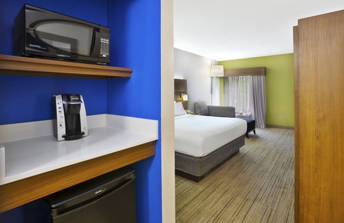 Milford Hotel | Holiday Inn Express & Suites Milford by IHG