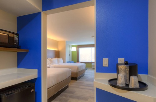 Tulsa Hotel | Holiday Inn Express & Suites Tulsa Midtown by IHG