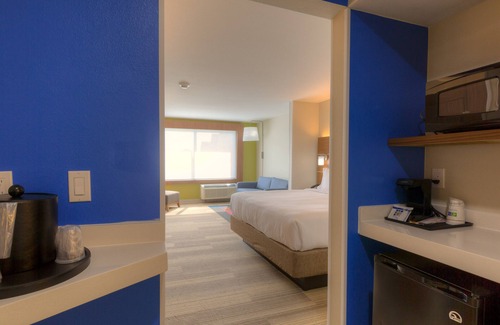 Tulsa Hotel | Holiday Inn Express & Suites Tulsa Midtown by IHG
