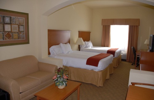 Zapata Hotel | Holiday Inn Express & Suites Zapata by IHG