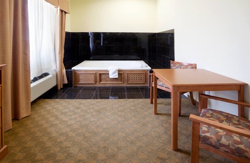 Zapata Hotel | Holiday Inn Express & Suites Zapata by IHG