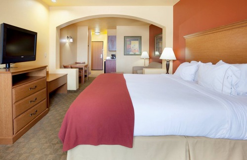 Zapata Hotel | Holiday Inn Express & Suites Zapata by IHG