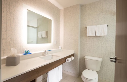 Michigan City Hotel | Holiday Inn Express & Suites Michigan City by IHG