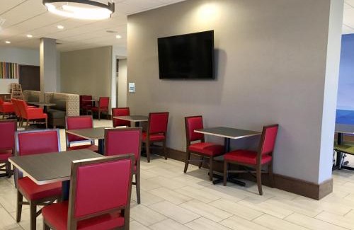 Grand Island Hotel | Holiday Inn Express - Grand Island by IHG
