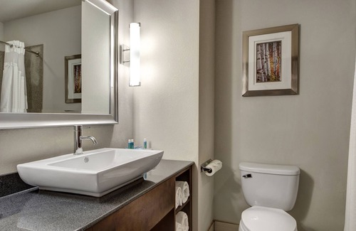 Oklahoma City Hotel | Holiday Inn Express & Suites Oklahoma City North by IHG